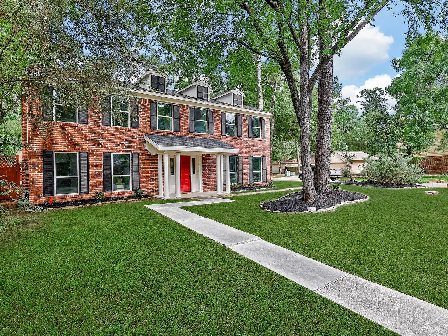 5 bed, 2.5 bath, 2464 sqft, $3,500 — Photo 4