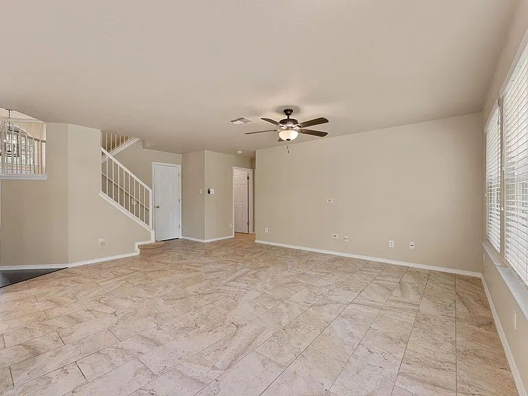 2104 Lobelia Dr — Photo 9
