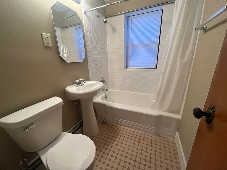 1573 Hartford Ave — Photo 12
