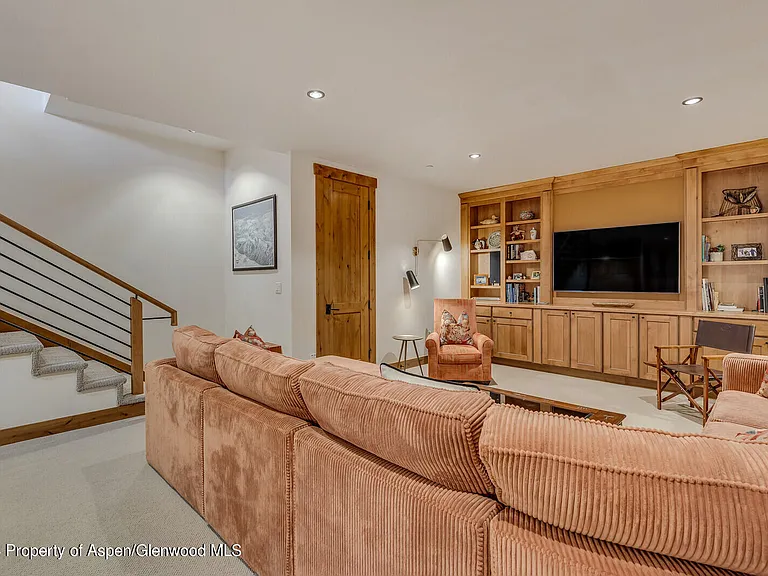 138 Club Lodge Dr — Photo 33