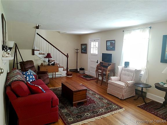 2nd image of 1127 Circle Dr