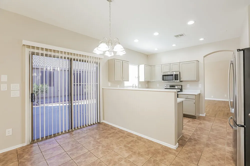 3 bed, 2.0 bath, 1671 sqft, $2,385 — Photo 4
