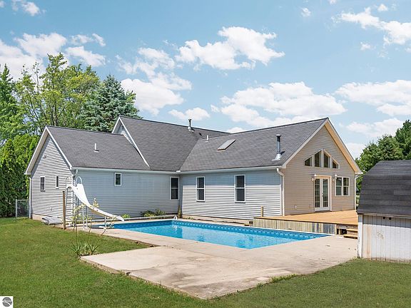 5th image of 1401 Jeffrey Dr