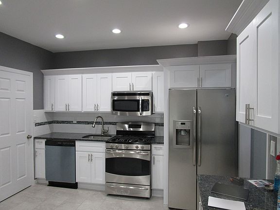 4th image of 376 Cary Ave