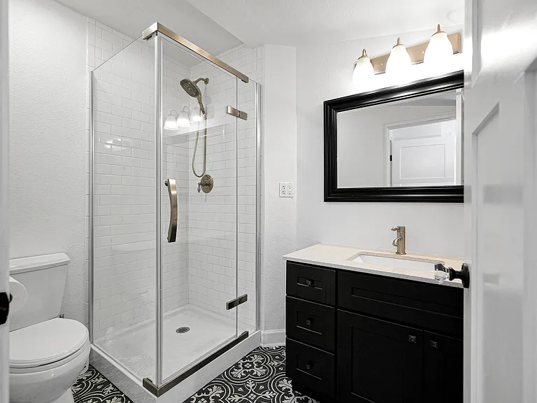 2249 Whyte Park Ave — Photo 12