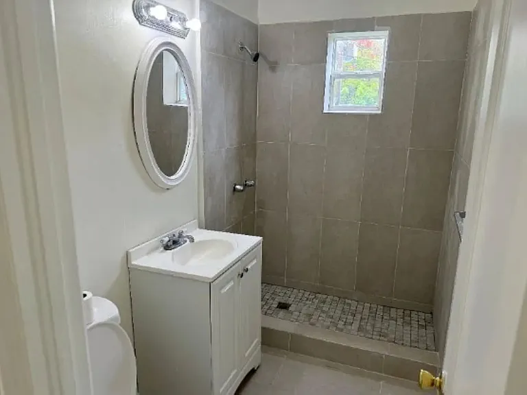 2180 SW 9th St — Photo 5
