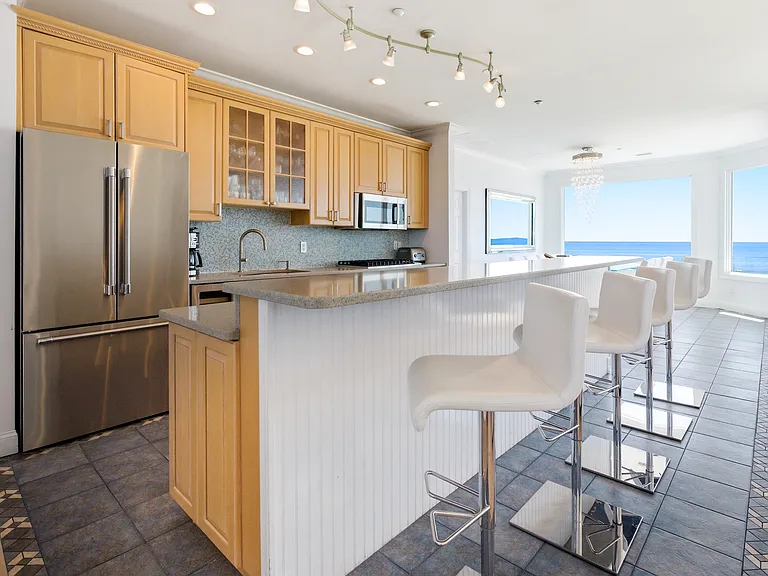 687 Dune Rd — Photo 33