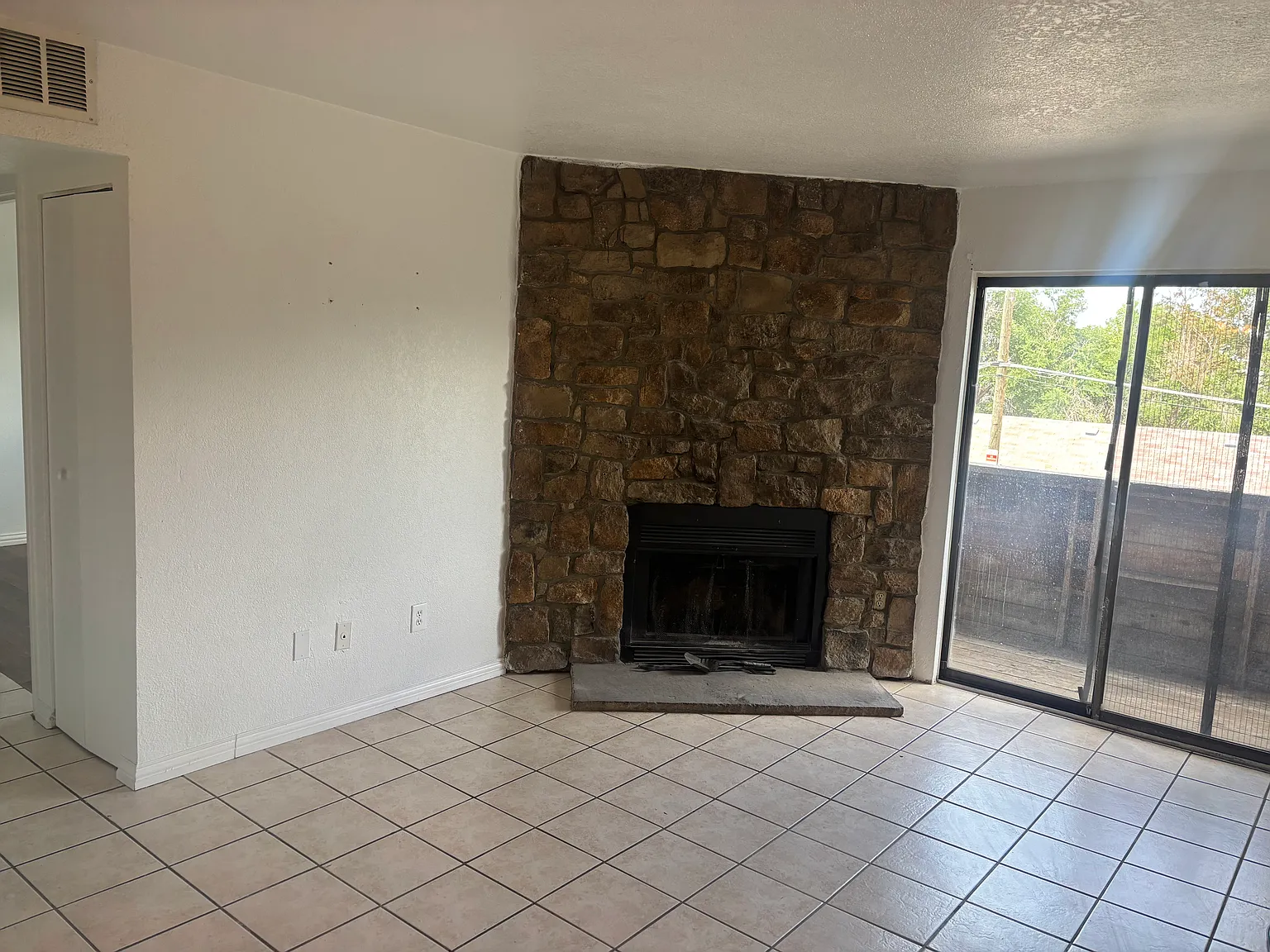1 bed, 589 sqft, $1,150 — Photo 2