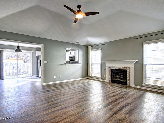 3rd image of 3327 Rainview Cir