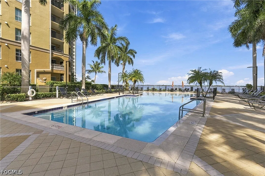 1 bed, 1.5 bath, 685 sqft, $3,300 — Photo 1