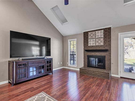 4th image of 2805 Manzano Ct