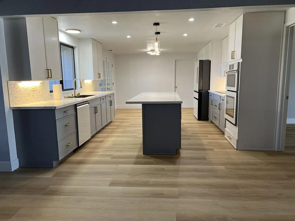 1792 Chester Dr — Photo 3