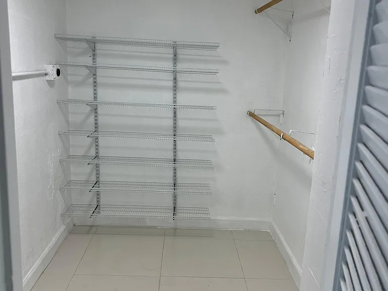 5401 Collins Ave #1029 — Photo 8