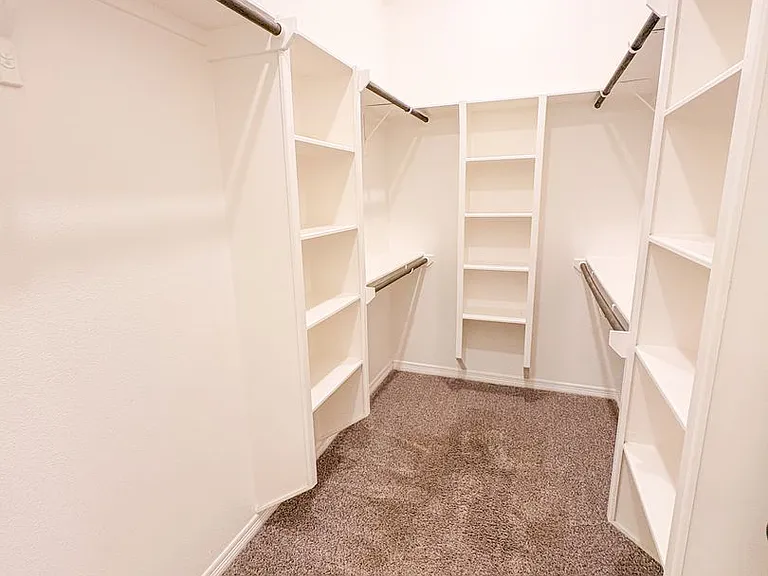 701 Juniper Dr — Photo 17