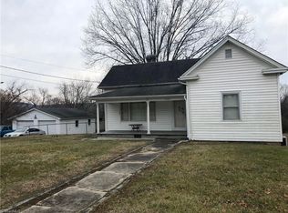 1302 E Pine St, Mount Airy, NC 27030