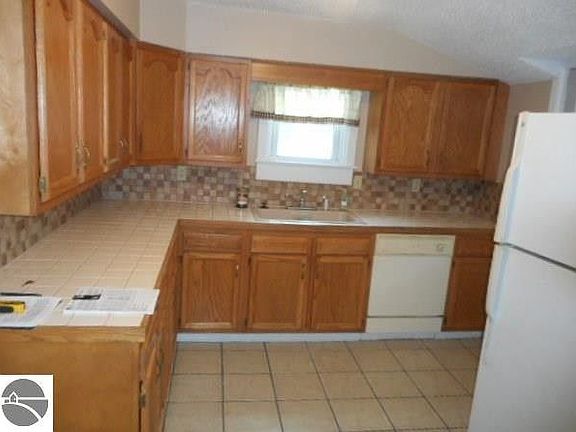 4th image of 516 Cedar St