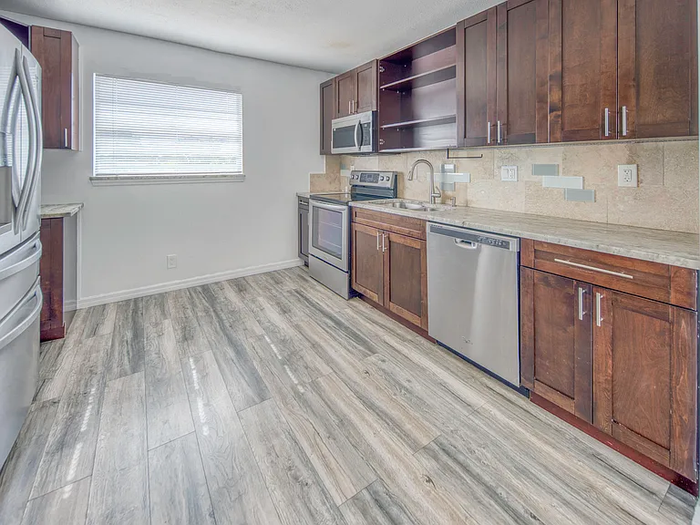 216 Ocean Breeze Lake #UPSTAIRS — Photo 2