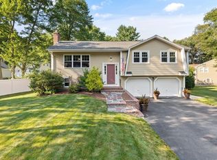 1 Squire Ct, East Walpole, MA 02032