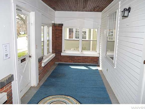 5th image of 85 Elmwood Park W