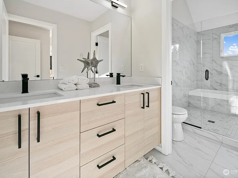 10042 Stone Ave N #B — Photo 3