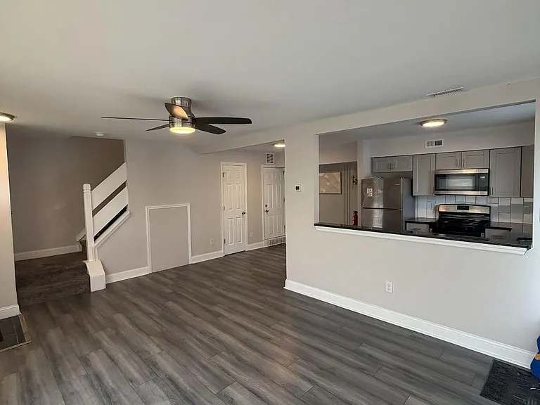 19 Lamont Ct — Photo 3