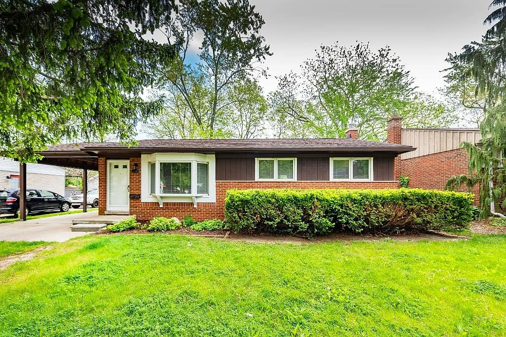 690 Archwood Dr photo 1