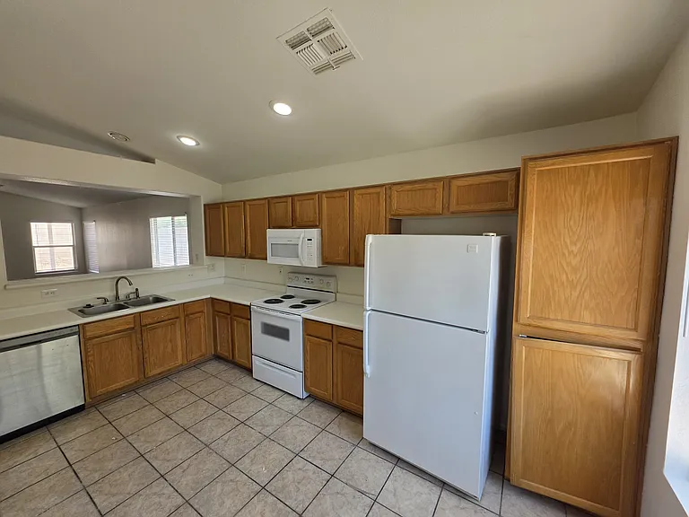 2486 E Winchester Pl — Photo 5