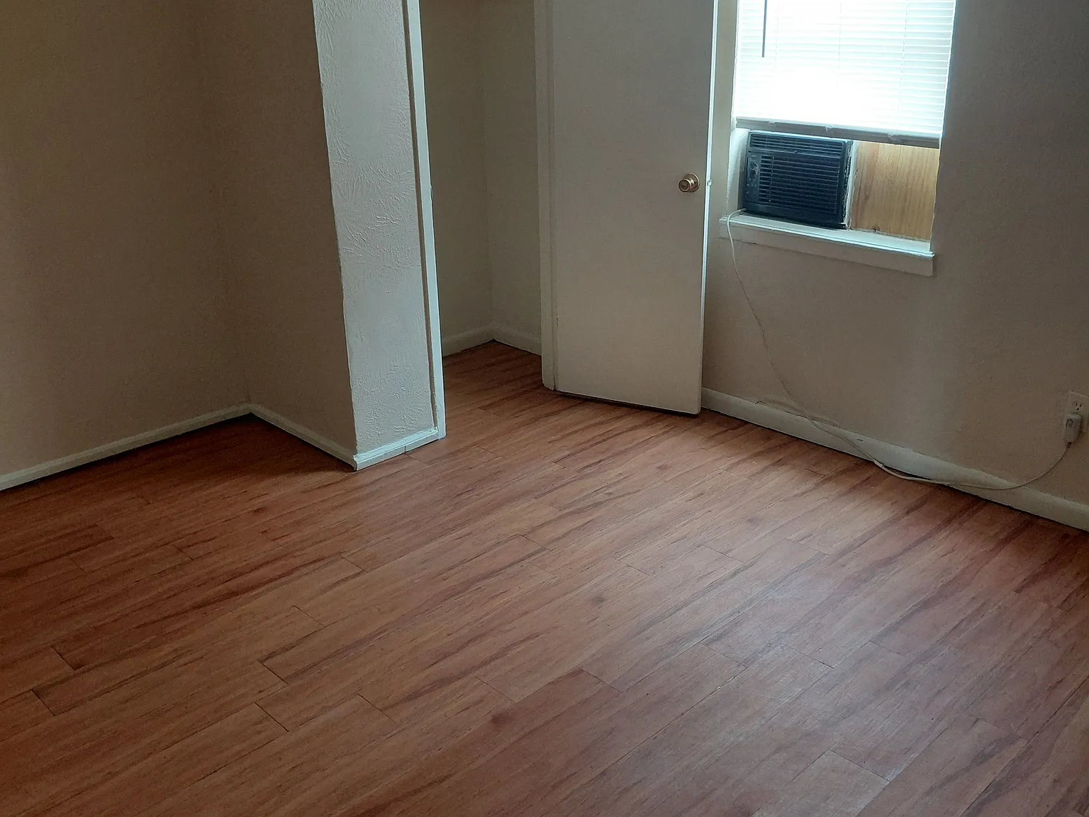 2 bed, 1.0 bath, $850 — Photo 2