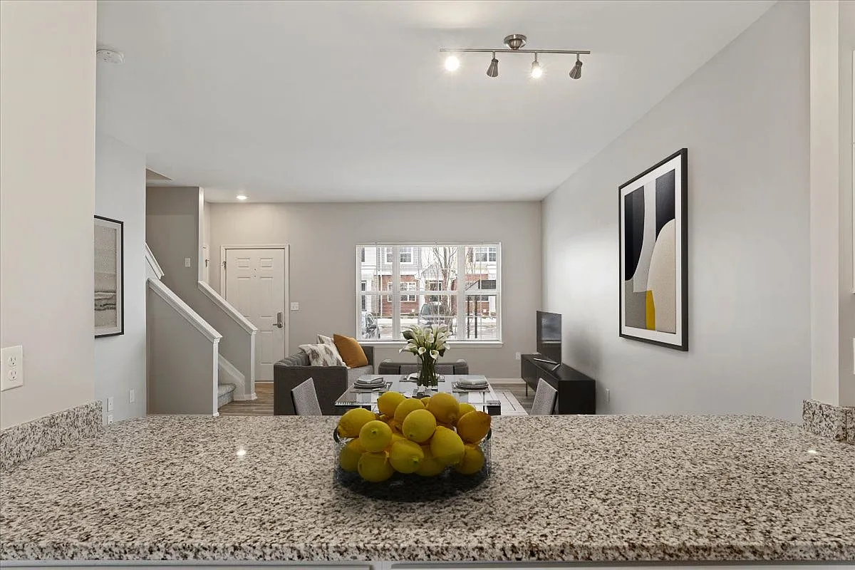 Midtown Pointe Apartments — Photo 4