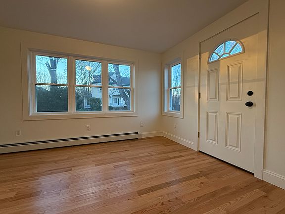 5th image of 35 Grant St