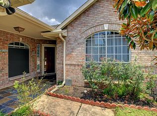 806 Apple Blossom Dr, Pearland, TX 77584
