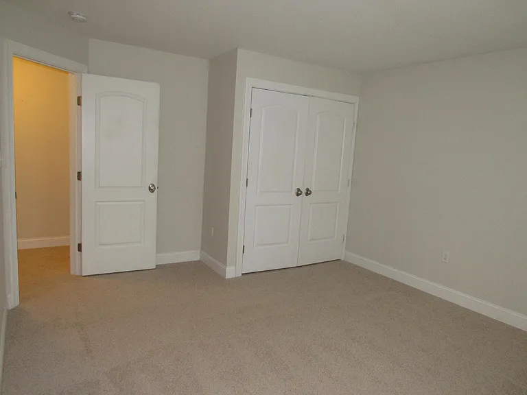 19 Riverside Dr — Photo 26
