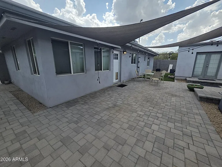 1812 E Whitton Ave — Photo 2