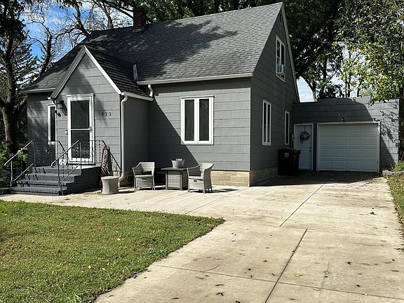 2nd image of 423 10th St S