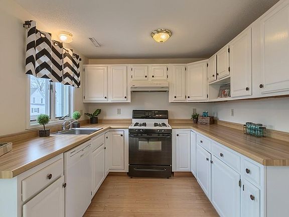 4th image of 124 Martin St APT 2