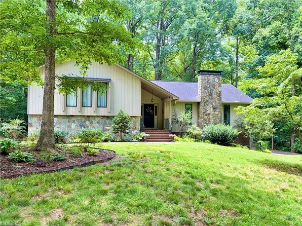 2224 E Old Us Highway 421, Yadkinville, NC 27055