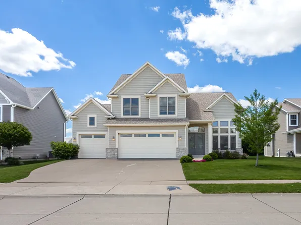 5700 Emily Rd, Bettendorf, IA 52722