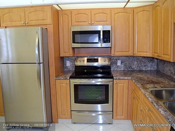 3rd image of 4402 Martinique Ct APT C2