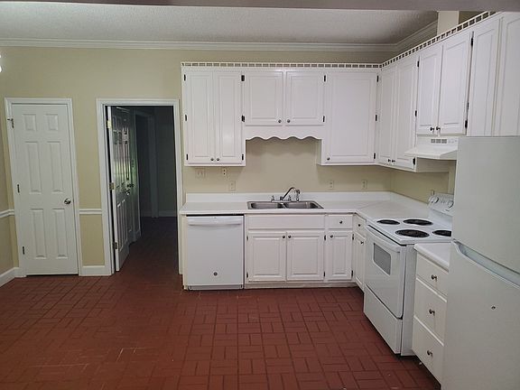 4th image of 3820 Mayfair Ln