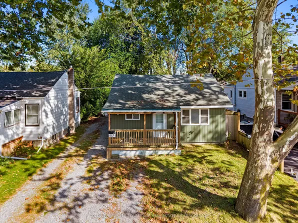 16 Achilles Ave, Welland, ON L3B 4S4