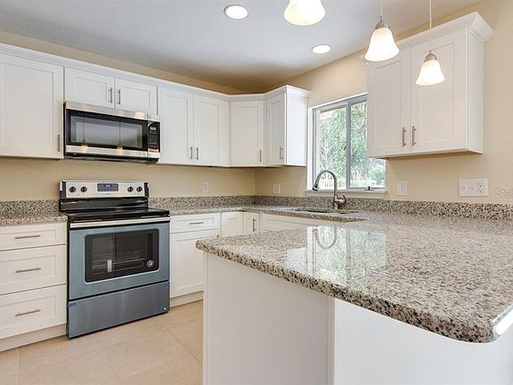 4th image of 6516 Shadowbrook Dr E