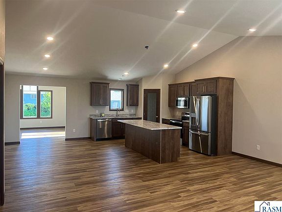 5th image of 512 Torrey Pines Dr