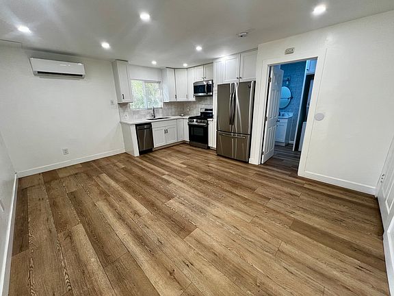 3rd image of 901 W Pacific Ave #3