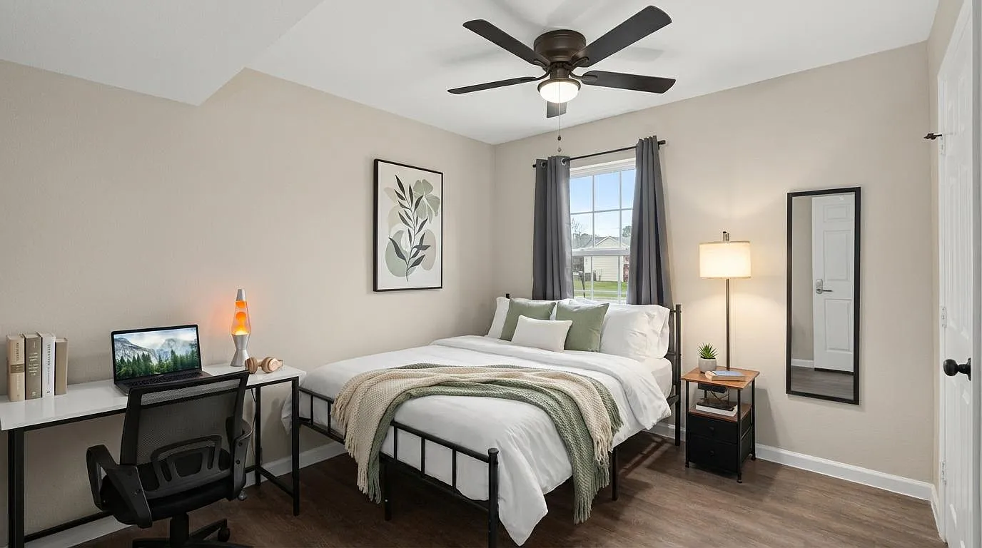 4 bed, 3.0 bath, 3244 sqft, $884 — Photo 1
