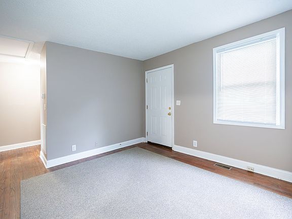 4th image of 1221 Greenfield Dr