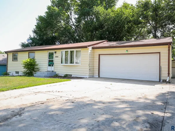 1904 N Lewis Ave, Sioux Falls, SD 57103