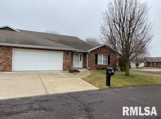 2730 Greenway Dr, Pekin, IL 61554
