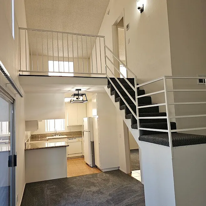 2 bed, 960 sqft, $3,000 — Photo 4