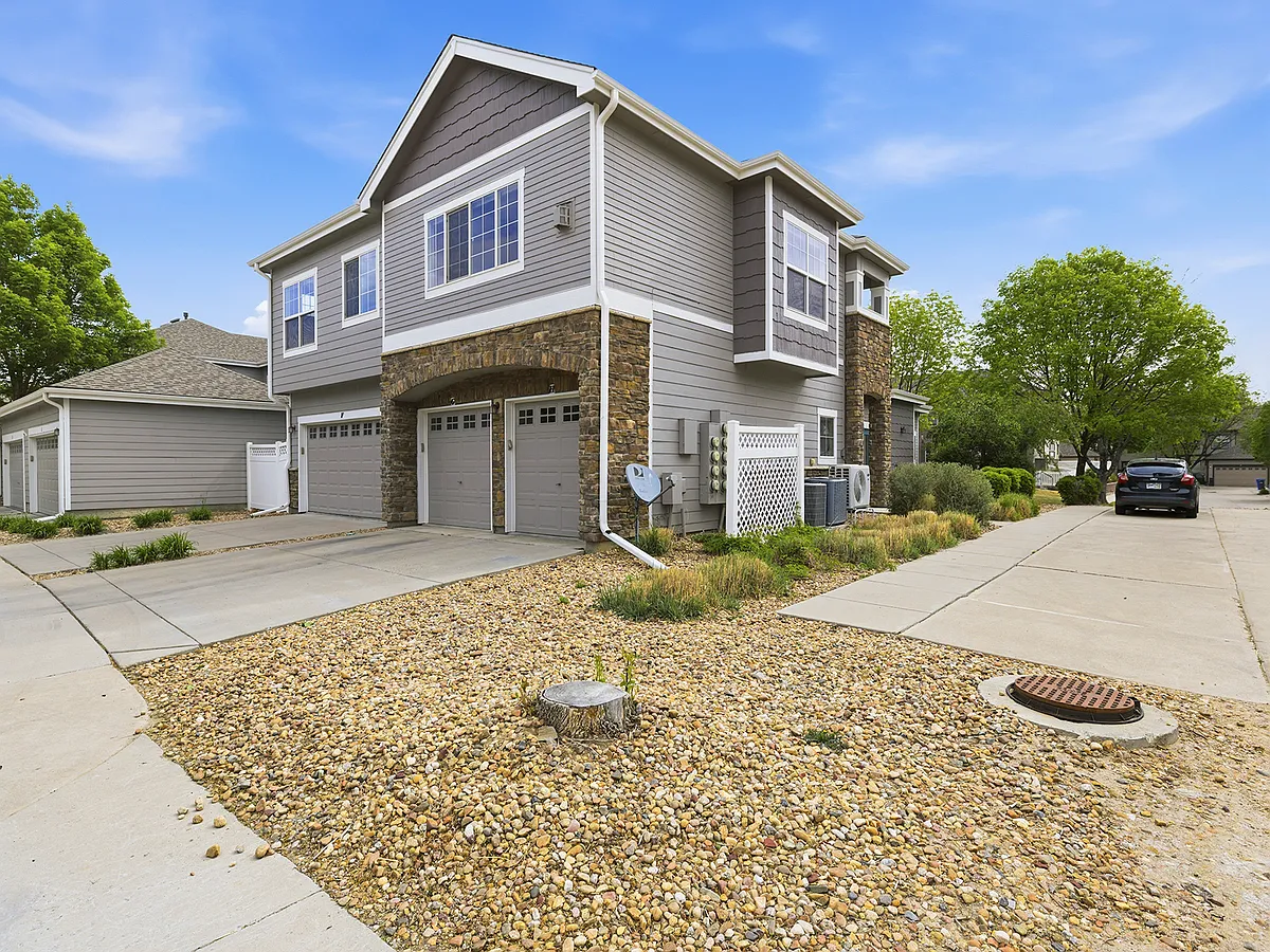 Building Photo - 5039 Brookfield Dr #H
