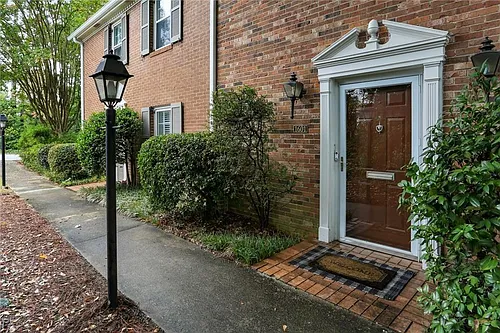1601 Executive Park Ln NE Photo 1